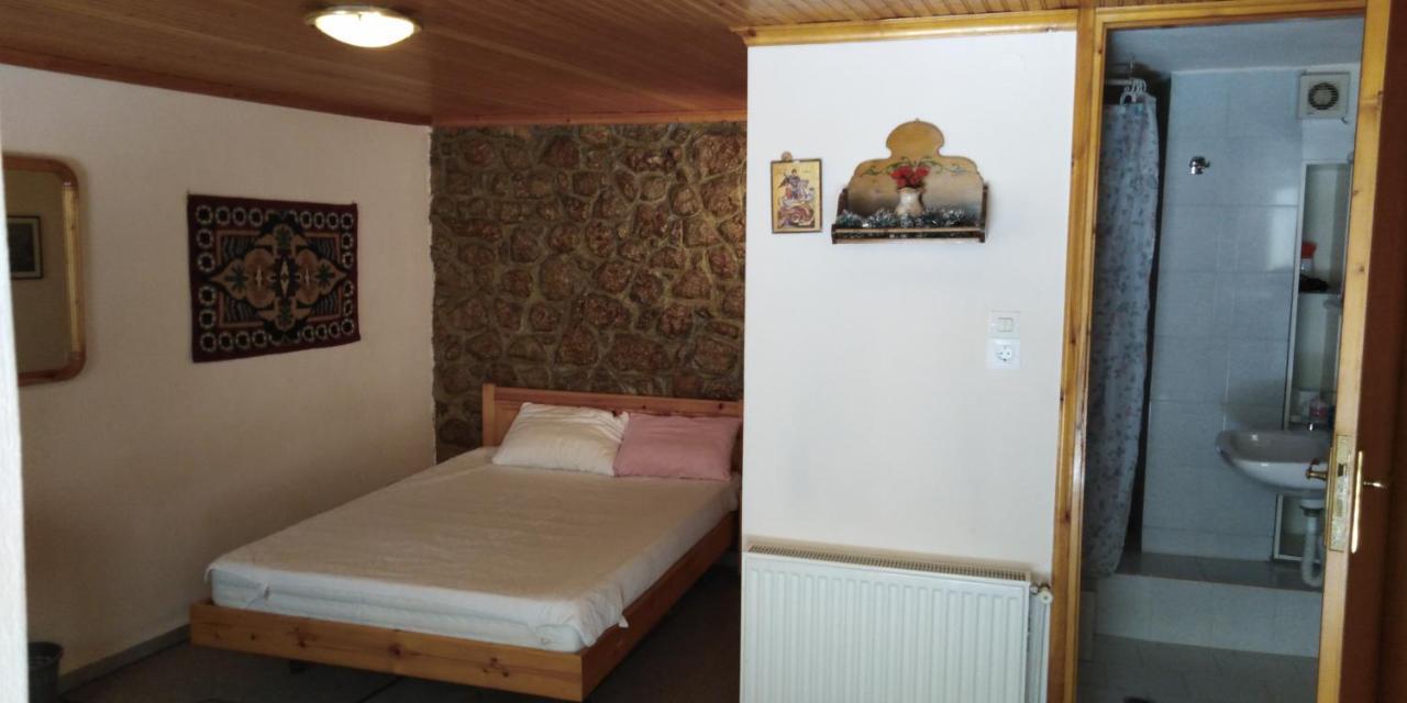 Country Style Room At The Center Of אראחובה מראה חיצוני תמונה